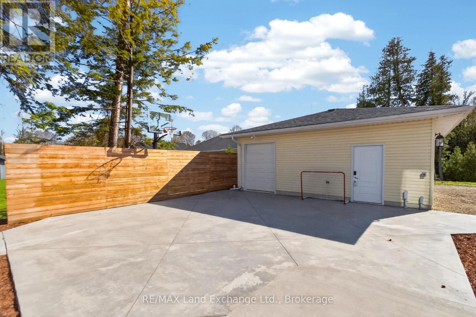 144 Huron Road W, Huron-Kinloss, Ontario  N2Z 2X3 - Photo 41 - X13128872
