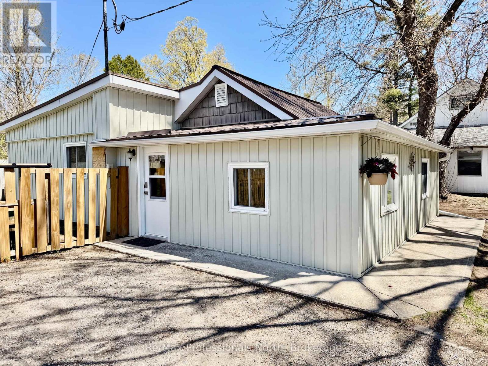 550 Pinedale Road, Gravenhurst, Ontario  P1P 1M1 - Photo 2 - X13128906