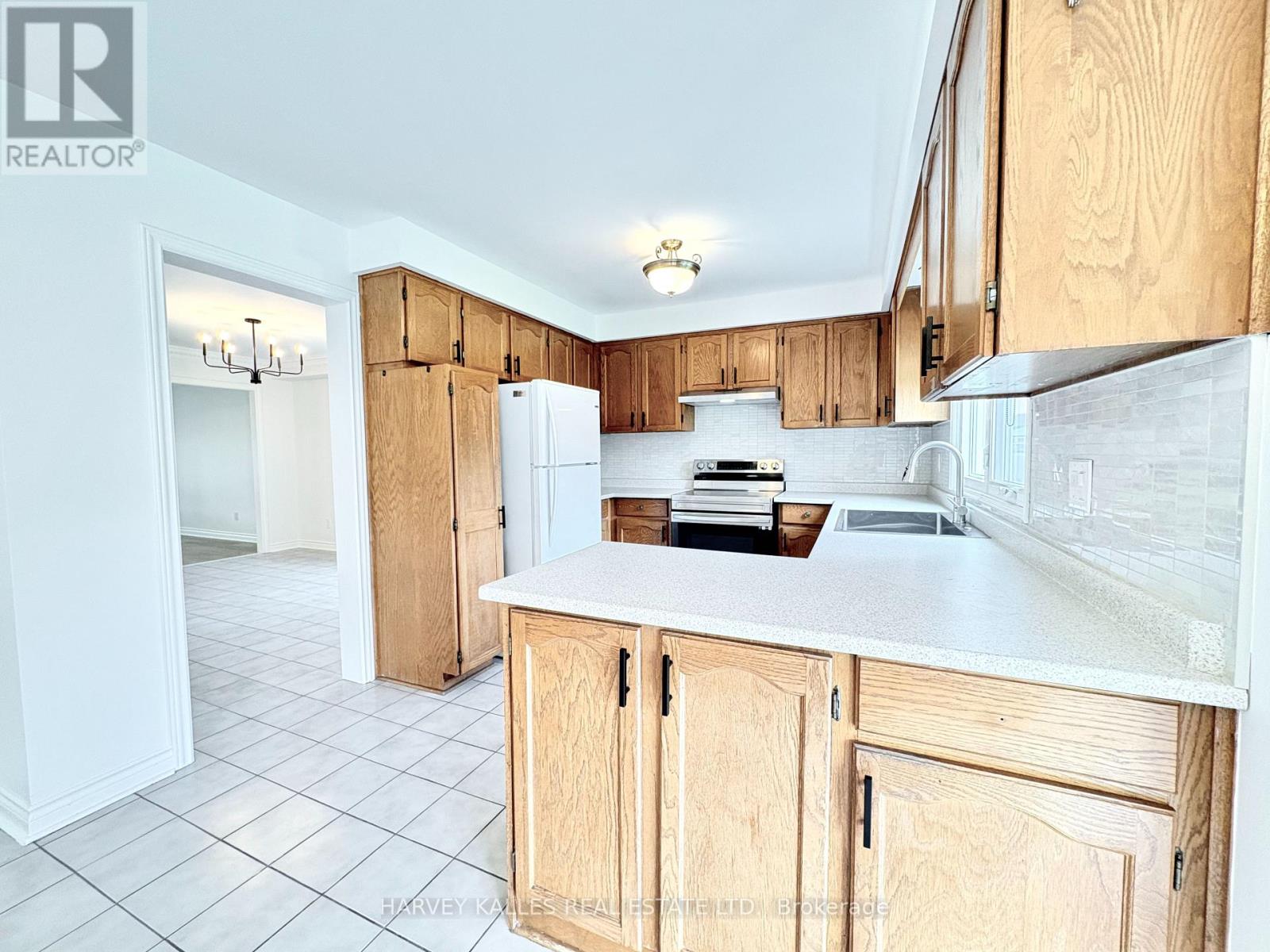 70 Amaretto Court, Vaughan, Ontario  L4L 6N1 - Photo 6 - N13128304