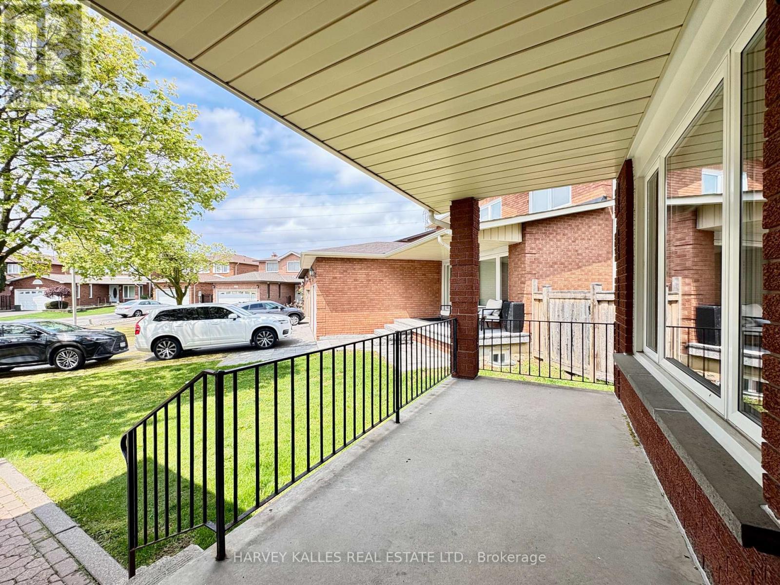 70 Amaretto Court, Vaughan, Ontario  L4L 6N1 - Photo 2 - N13128304