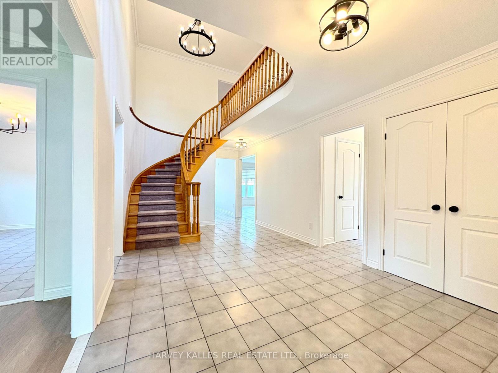 70 Amaretto Court, Vaughan, Ontario  L4L 6N1 - Photo 3 - N13128304