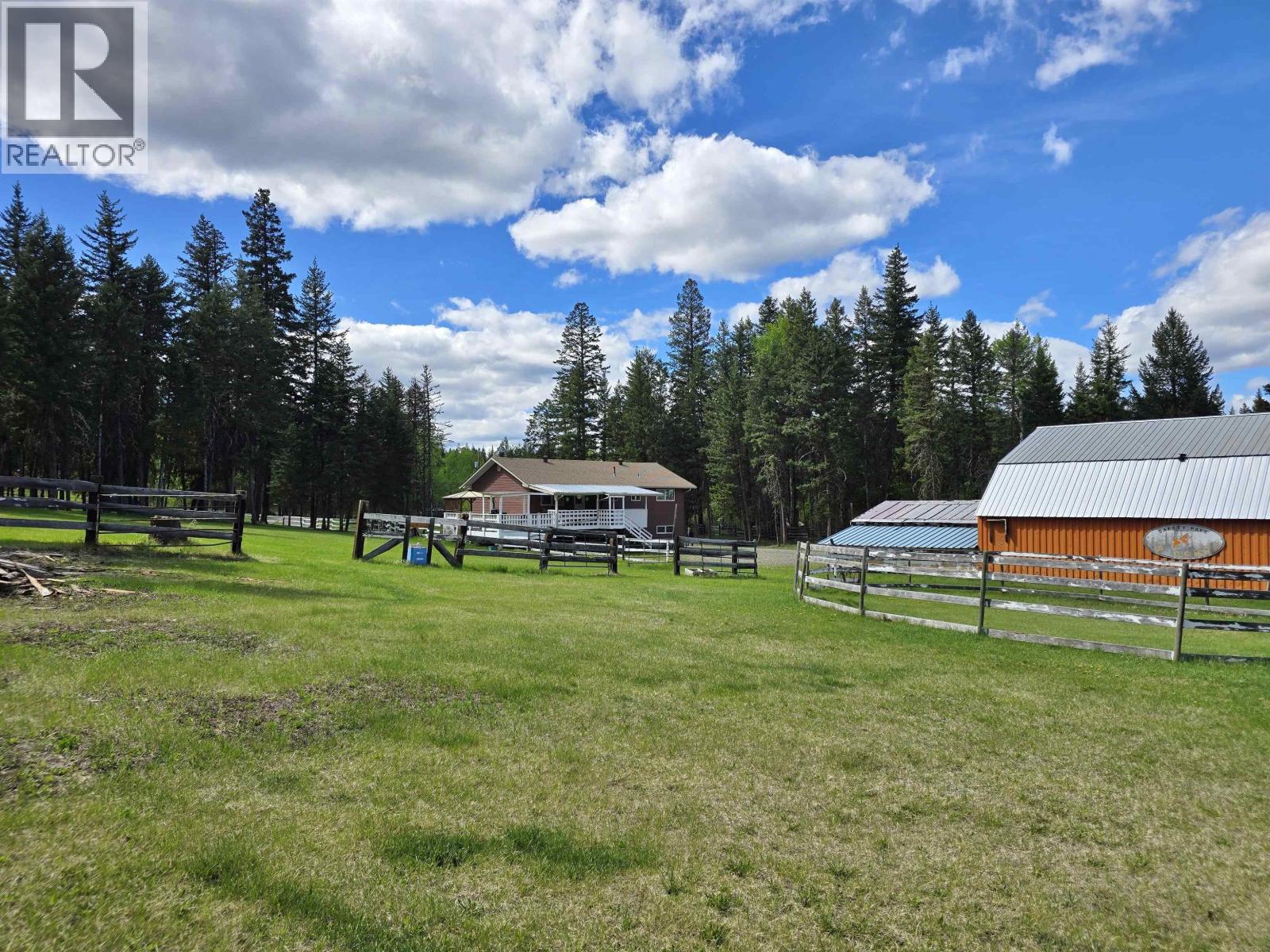1405 Kallyn Road, Esler / Dog Creek, British Columbia  V2G 4Y1 - Photo 11 - R3123737