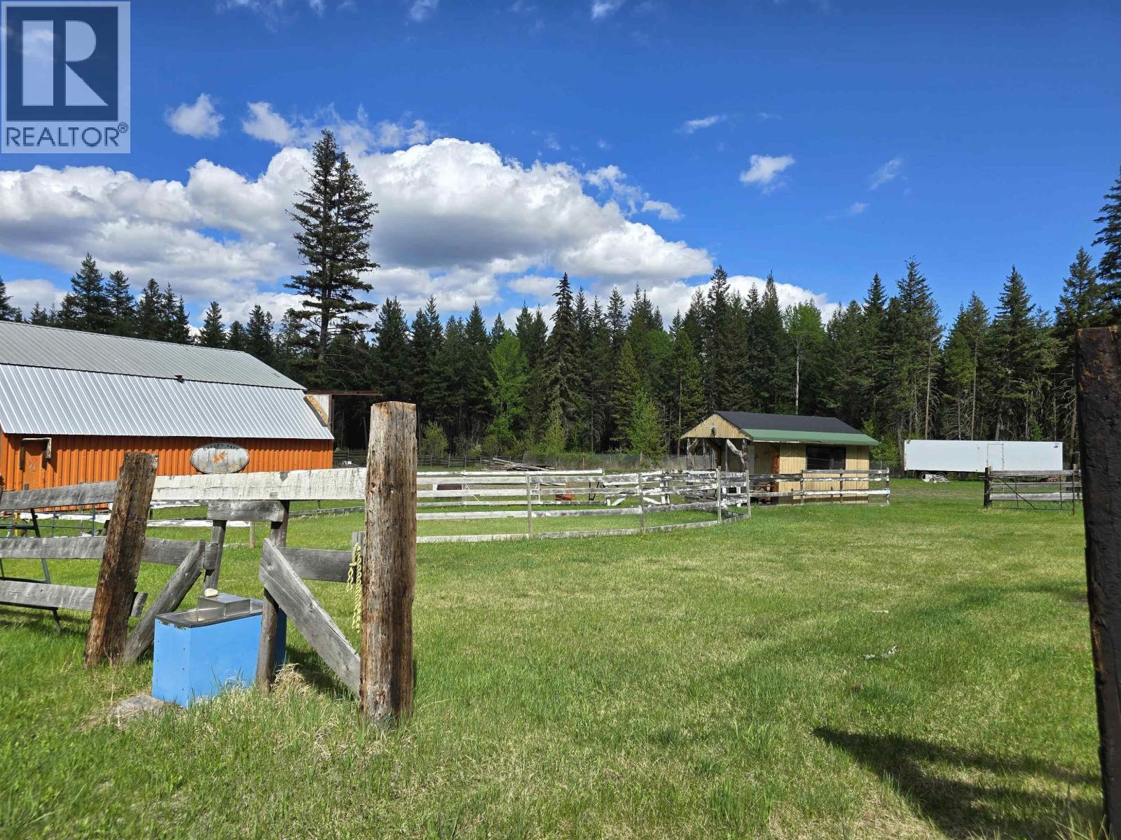 1405 Kallyn Road, Esler / Dog Creek, British Columbia  V2G 4Y1 - Photo 36 - R3123737