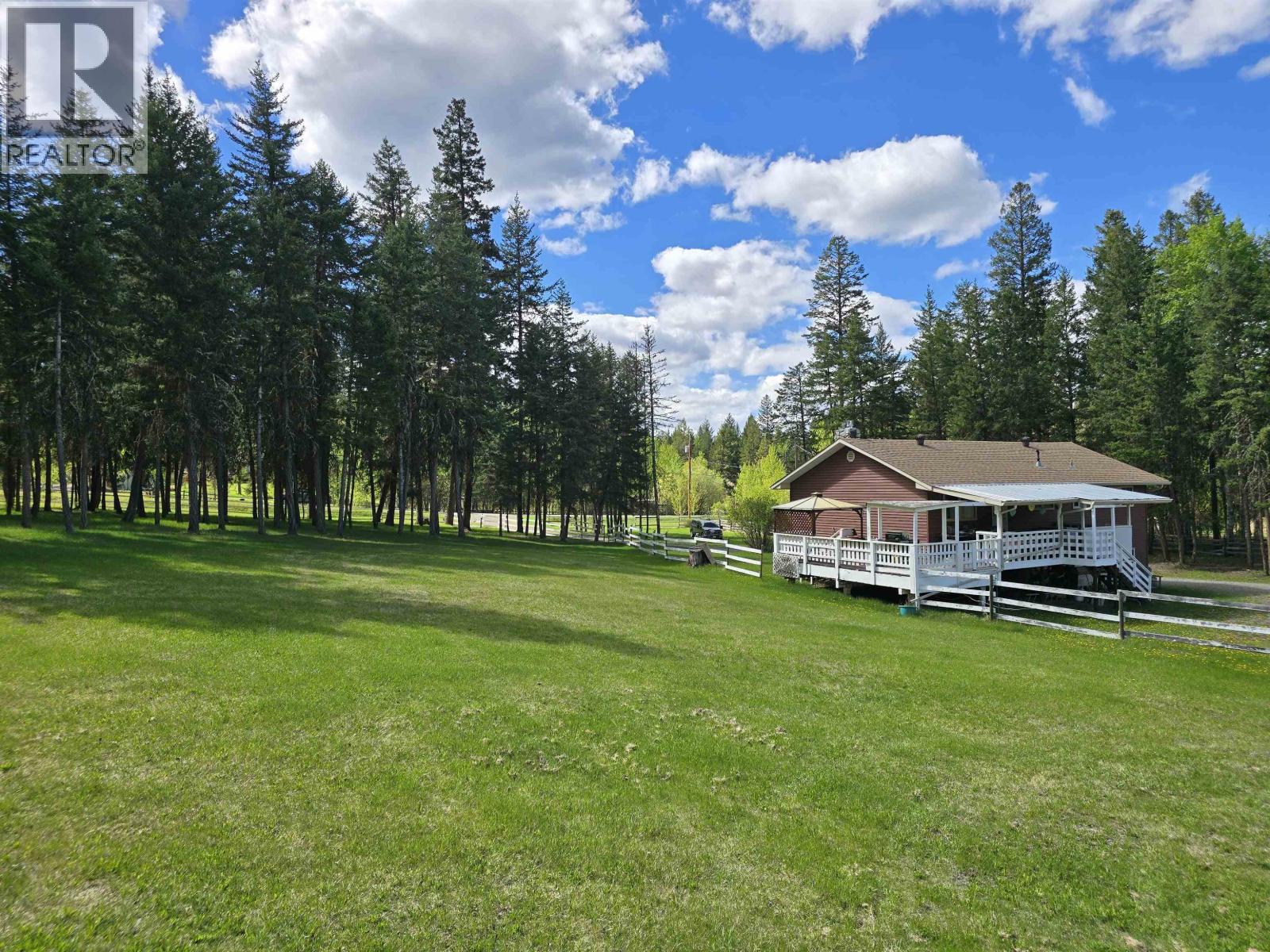 1405 Kallyn Road, Esler / Dog Creek, British Columbia  V2G 4Y1 - Photo 38 - R3123737