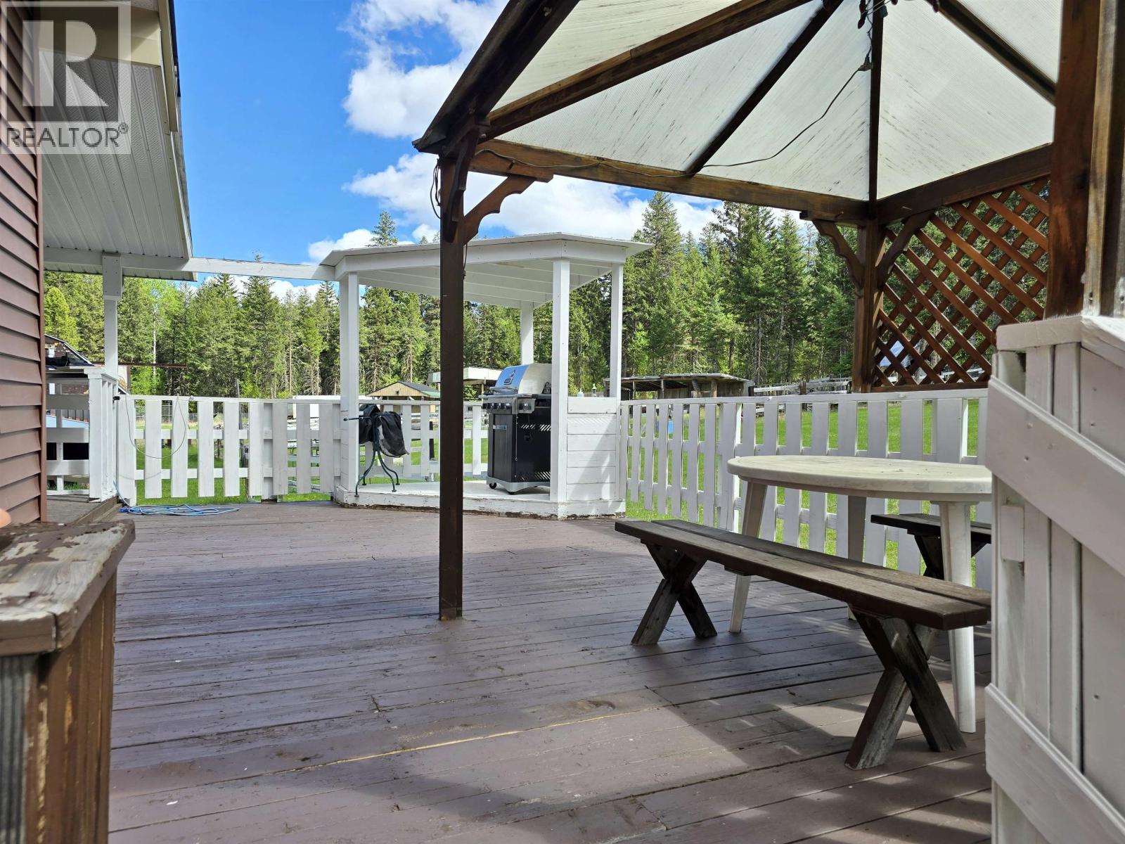 1405 Kallyn Road, Esler / Dog Creek, British Columbia  V2G 4Y1 - Photo 5 - R3123737