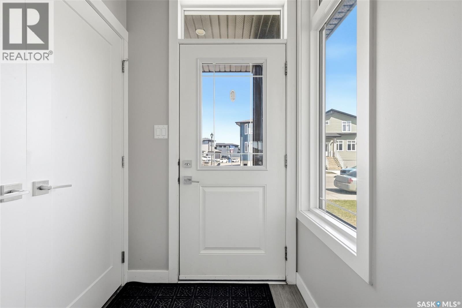 4217 E Keller Avenue, Regina, Saskatchewan  S4V 3P8 - Photo 3 - SK036010