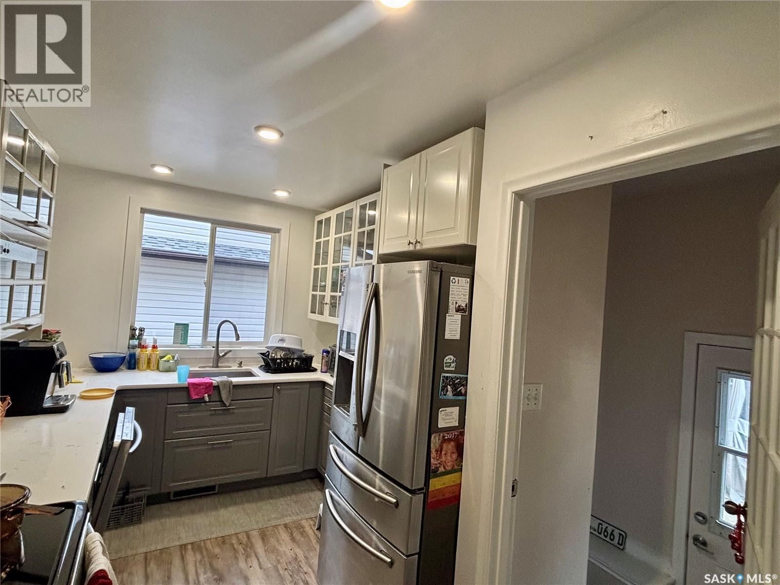 1113 Wilson Crescent, Saskatoon, Saskatchewan  S7J 2M7 - Photo 3 - SK036006
