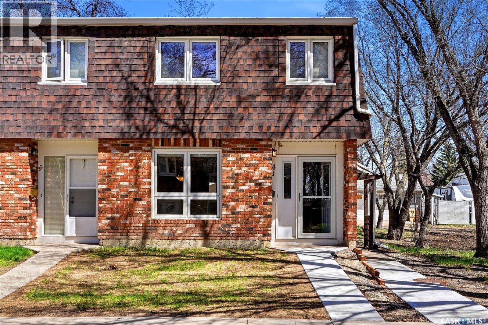41 Spruceview Road, Regina, Saskatchewan  S4R 0E1 - Photo 2 - SK036005