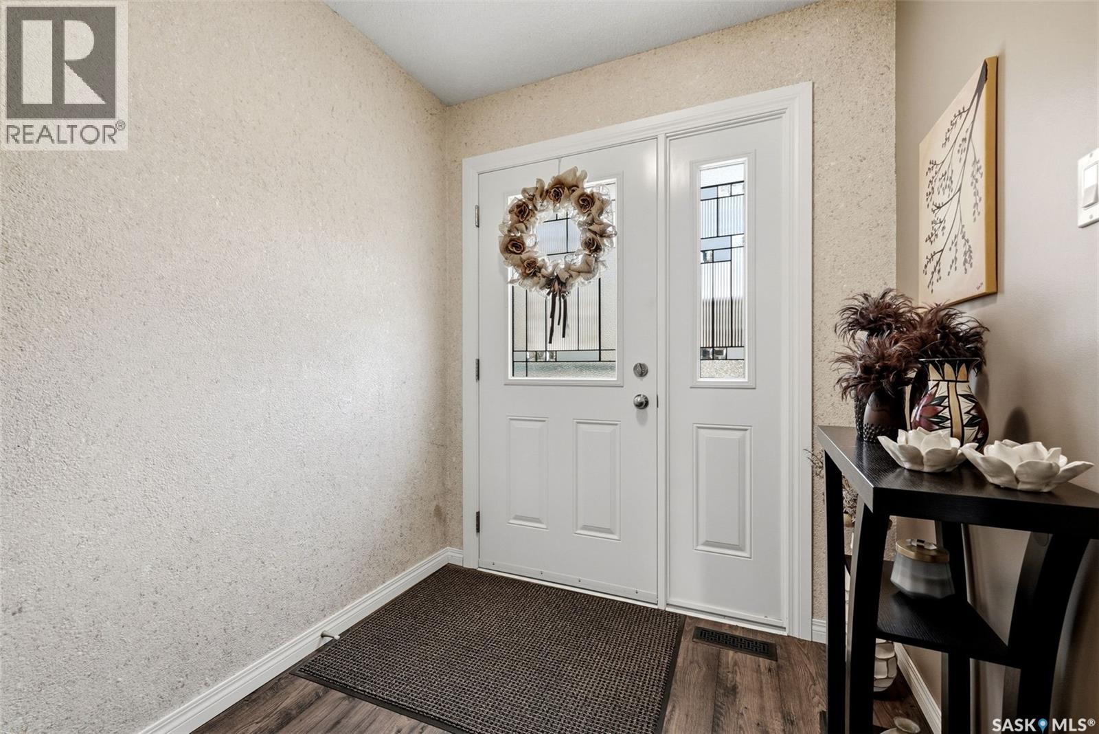 41 Spruceview Road, Regina, Saskatchewan  S4R 0E1 - Photo 3 - SK036005