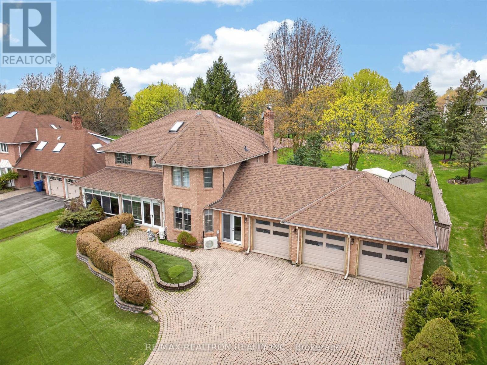 60 Arthur Hall Drive, East Gwillimbury, Ontario  L0G 1V0 - Photo 4 - N12827396