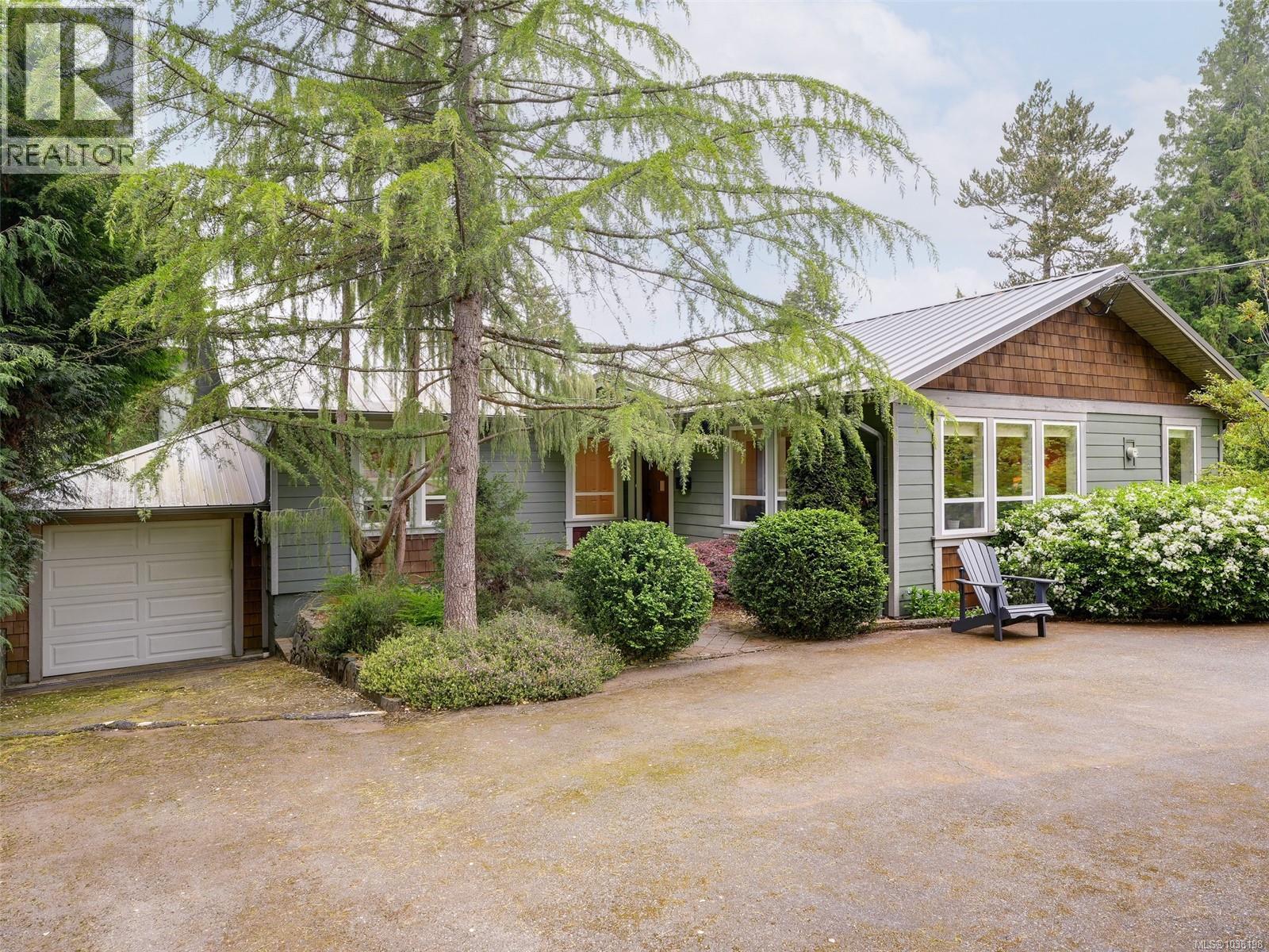 5148 Santa Clara Ave, Saanich, British Columbia  V8Y 1W4 - Photo 1 - 1036198