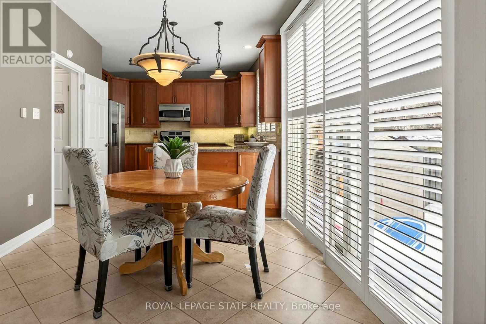 1326 Pepperbush Place, Oakville, Ontario  L6M 4B7 - Photo 11 - W12868126