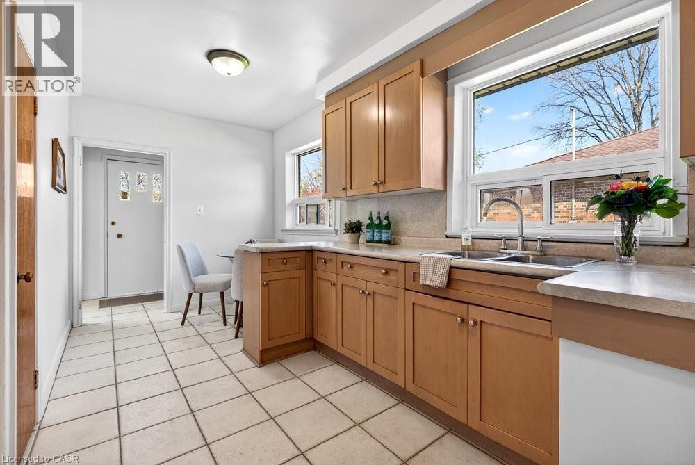 669 Drury Lane, Burlington, Ontario  L7R 2X8 - Photo 8 - 40830269