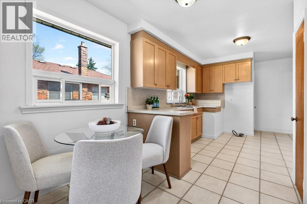 669 Drury Lane, Burlington, Ontario  L7R 2X8 - Photo 9 - 40830269