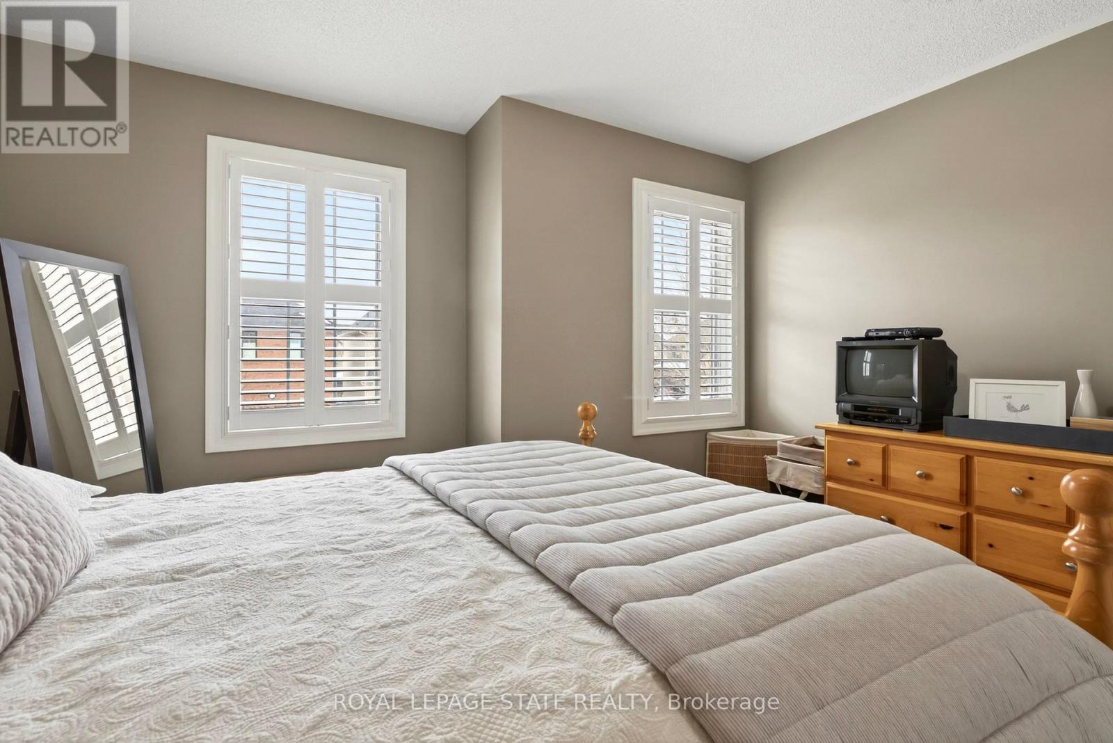 1326 Pepperbush Place, Oakville, Ontario  L6M 4B7 - Photo 32 - W12868126