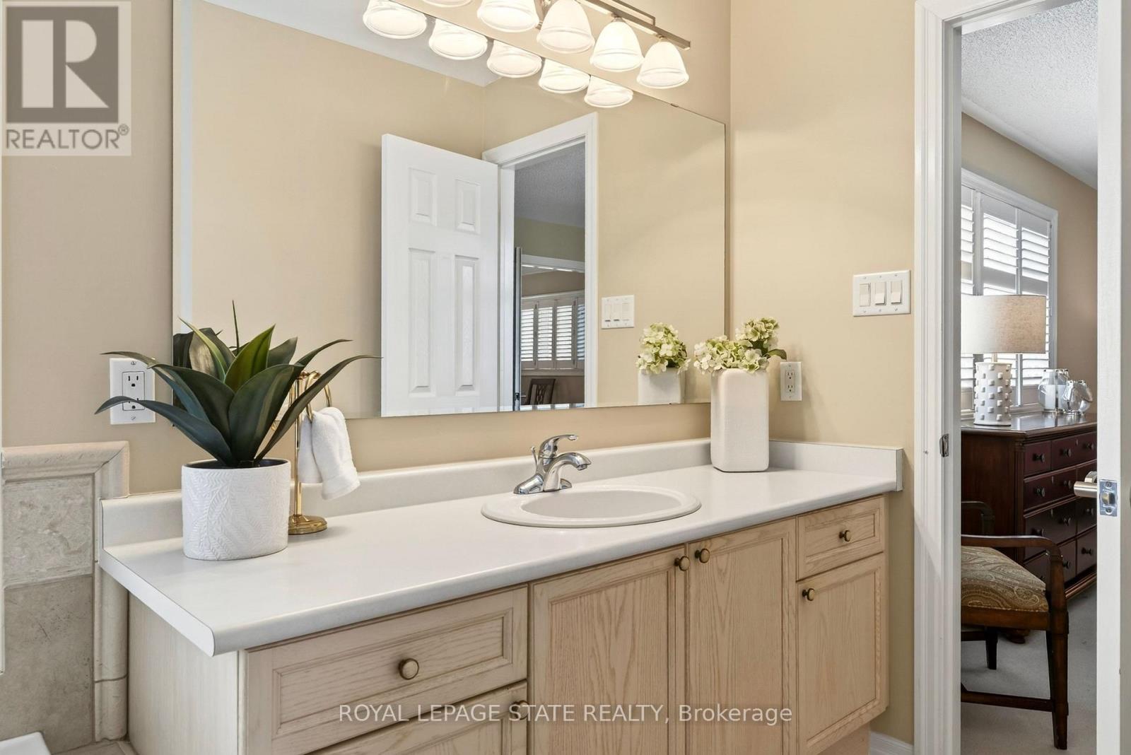 1326 Pepperbush Place, Oakville, Ontario  L6M 4B7 - Photo 27 - W12868126