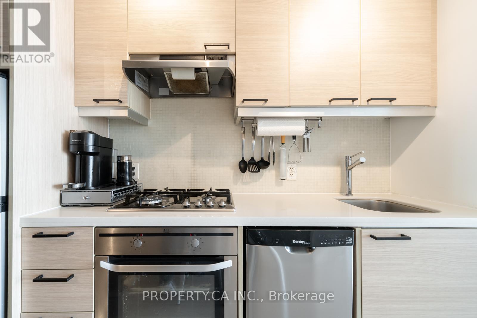 403 - 25 Oxley Street, Toronto, Ontario  M5V 2K2 - Photo 6 - C13128600