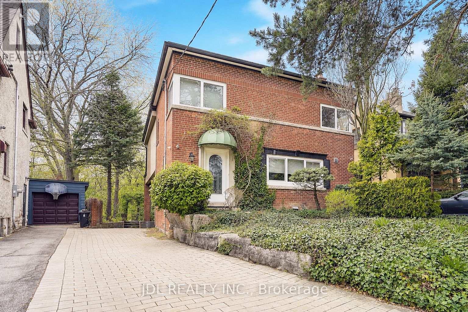 6 NESBITT DRIVE, Toronto, Ontario