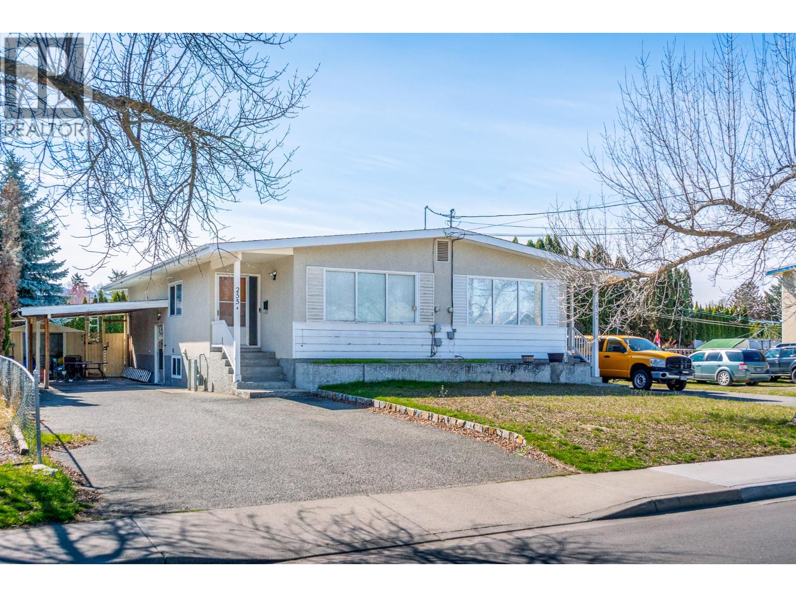 255 Holbrook Road W, Kelowna, British Columbia