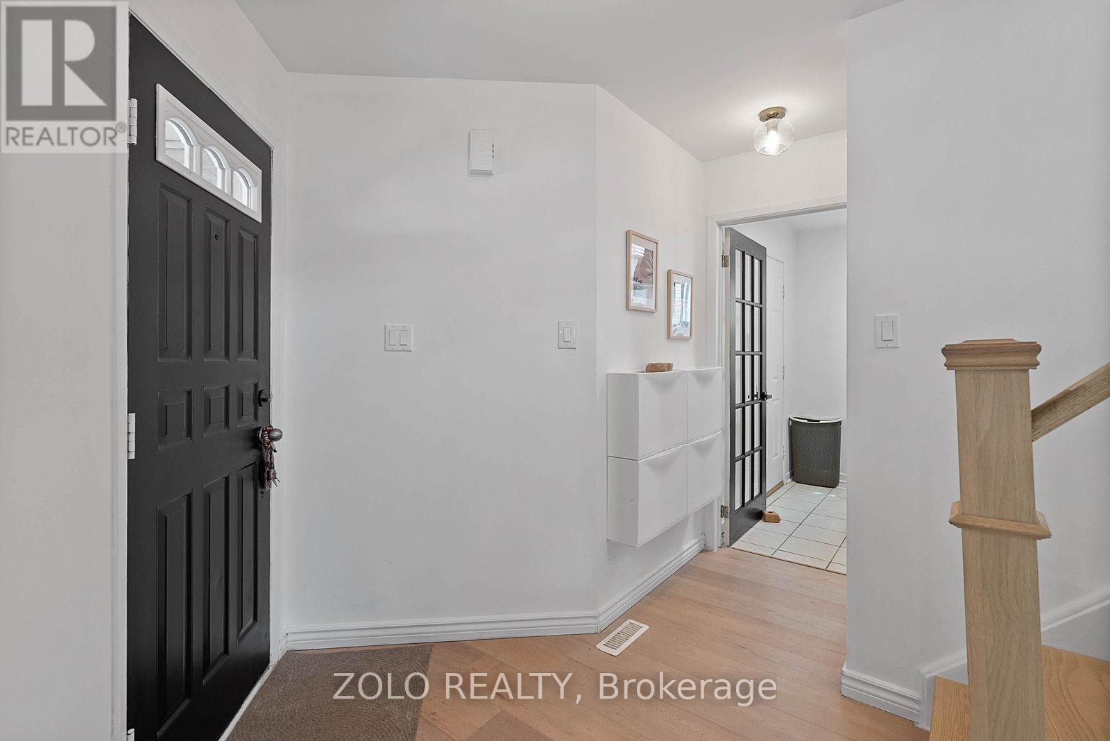 10 Coles Avenue, Ajax, Ontario  L1T 3G7 - Photo 5 - E13128672