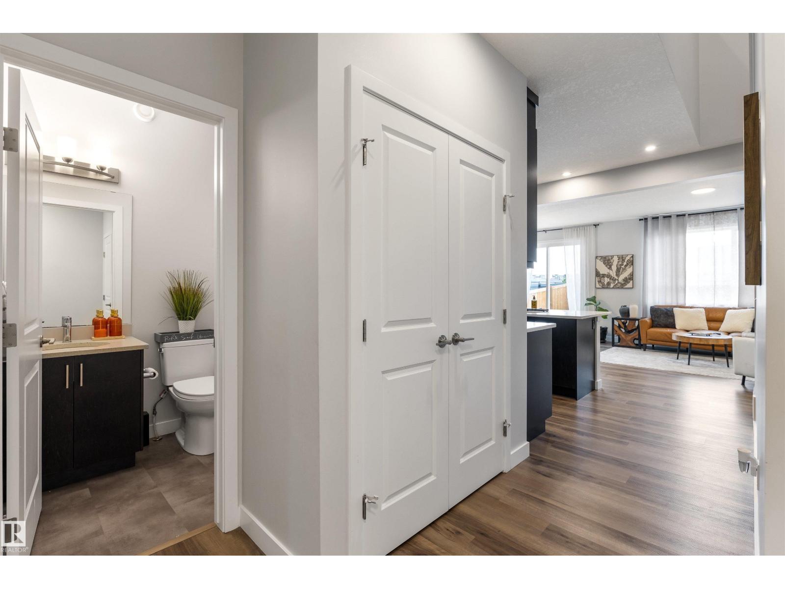 4853 Kinney Rd Sw, Edmonton, Alberta  T6W 5G3 - Photo 2 - E4487680