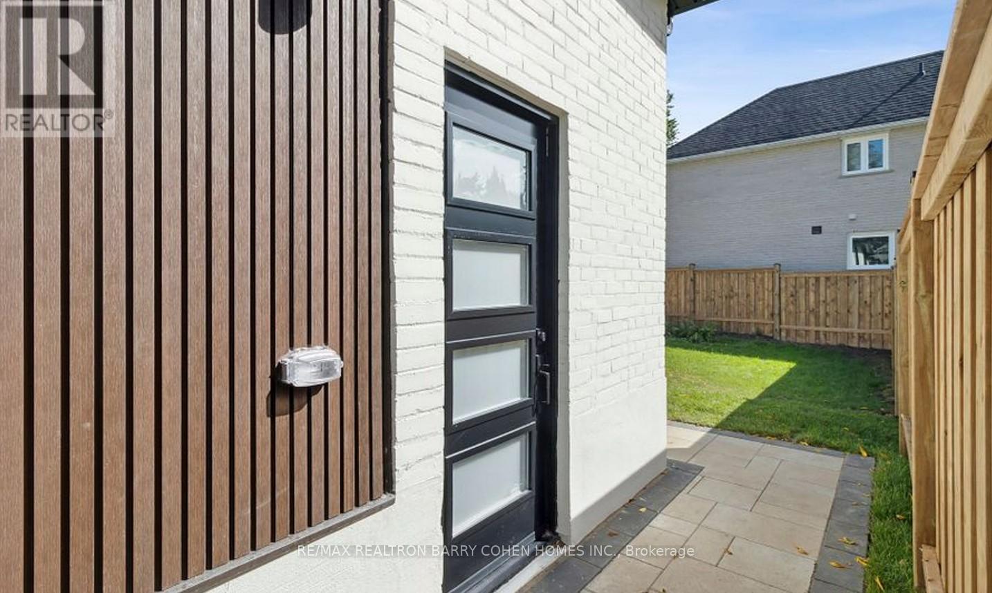 31 Kennedy Street W, Aurora, Ontario L4G 2L6 - Photo 2 - N13128698