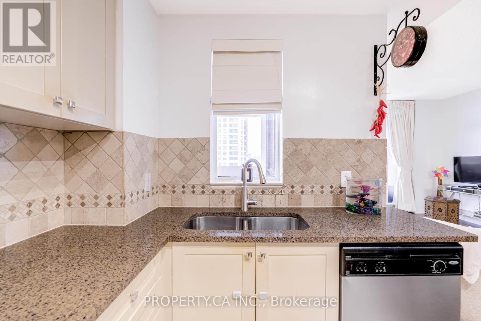 305 - 9235 Jane Street, Vaughan (Maple), Ontario  L6A 0J8 - Photo 18 - N13128794