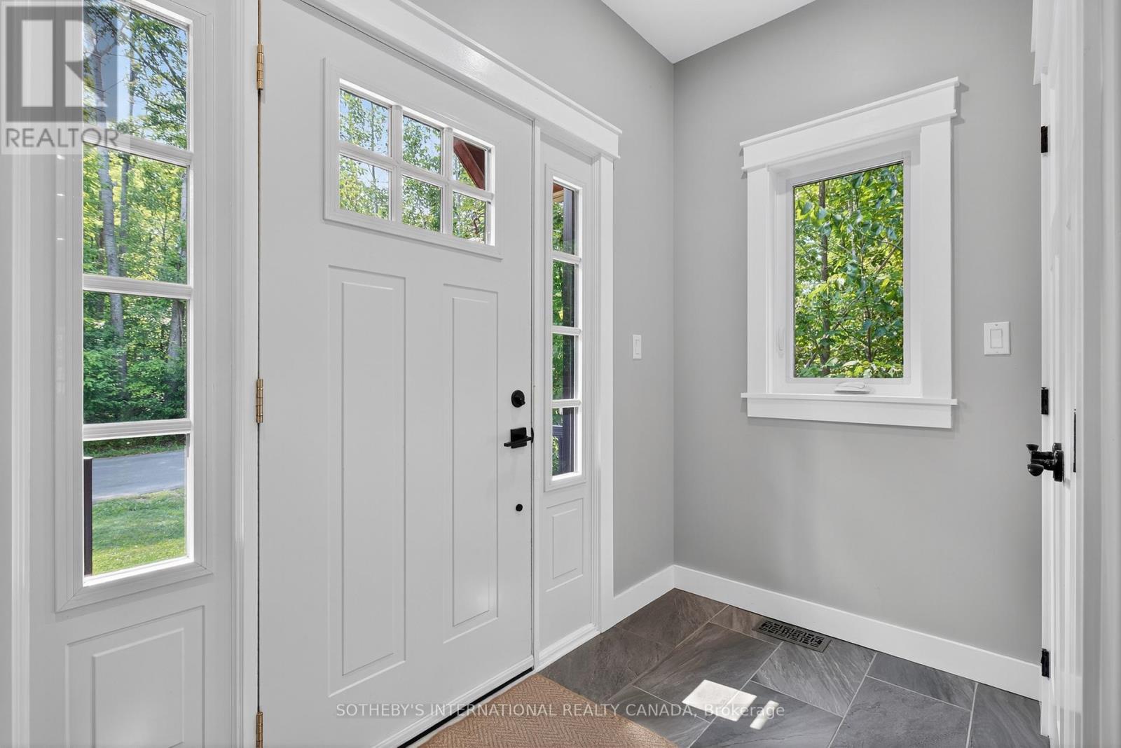 73 Wozniak Road, Penetanguishene, Ontario  L9M 1W6 - Photo 5 - S13128816
