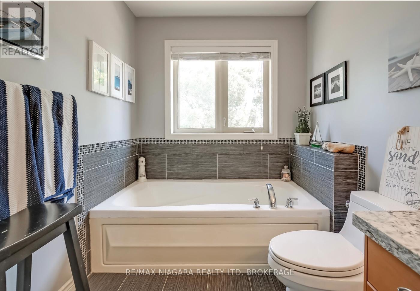 1069 Beach Boulevard, Hamilton, Ontario  L8H 6Z9 - Photo 18 - X12950128