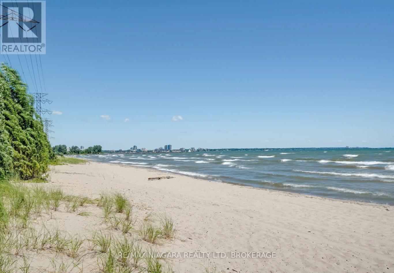 1069 Beach Boulevard, Hamilton, Ontario  L8H 6Z9 - Photo 3 - X12950128