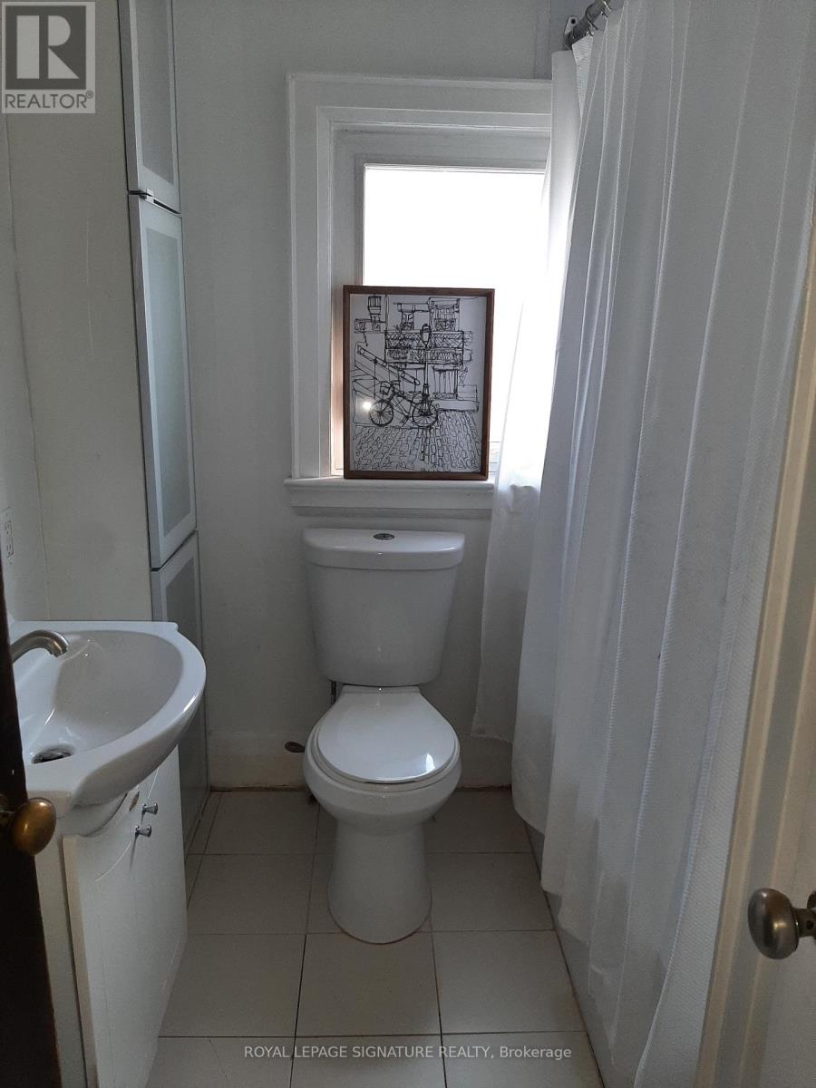Upper - 180 Dufferin Street, Toronto, Ontario  M6K 1Z2 - Photo 13 - W13128584