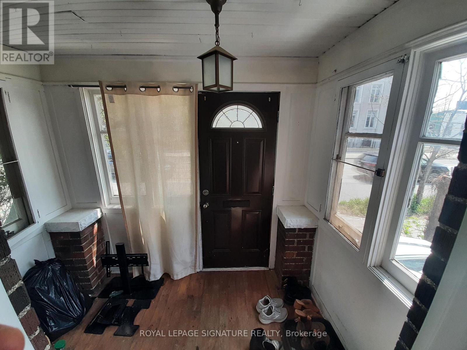 Upper - 180 Dufferin Street, Toronto, Ontario  M6K 1Z2 - Photo 2 - W13128584