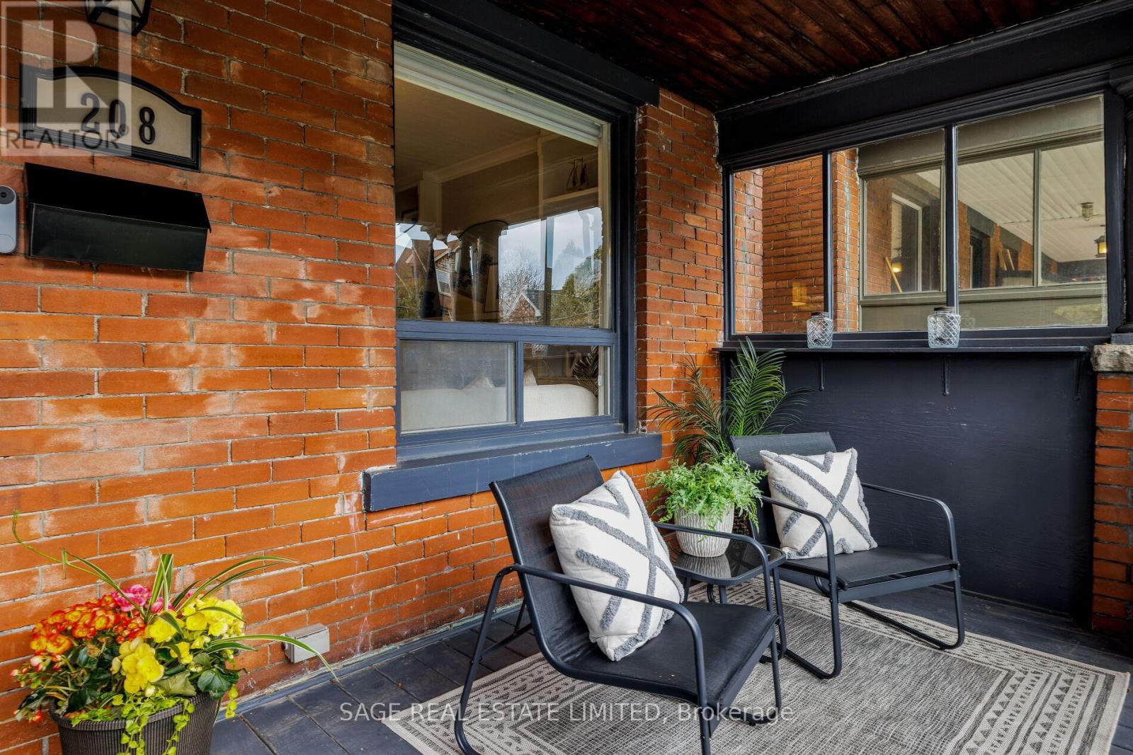 208 Galley Avenue, Toronto, Ontario  M6R 1H4 - Photo 4 - W13128690