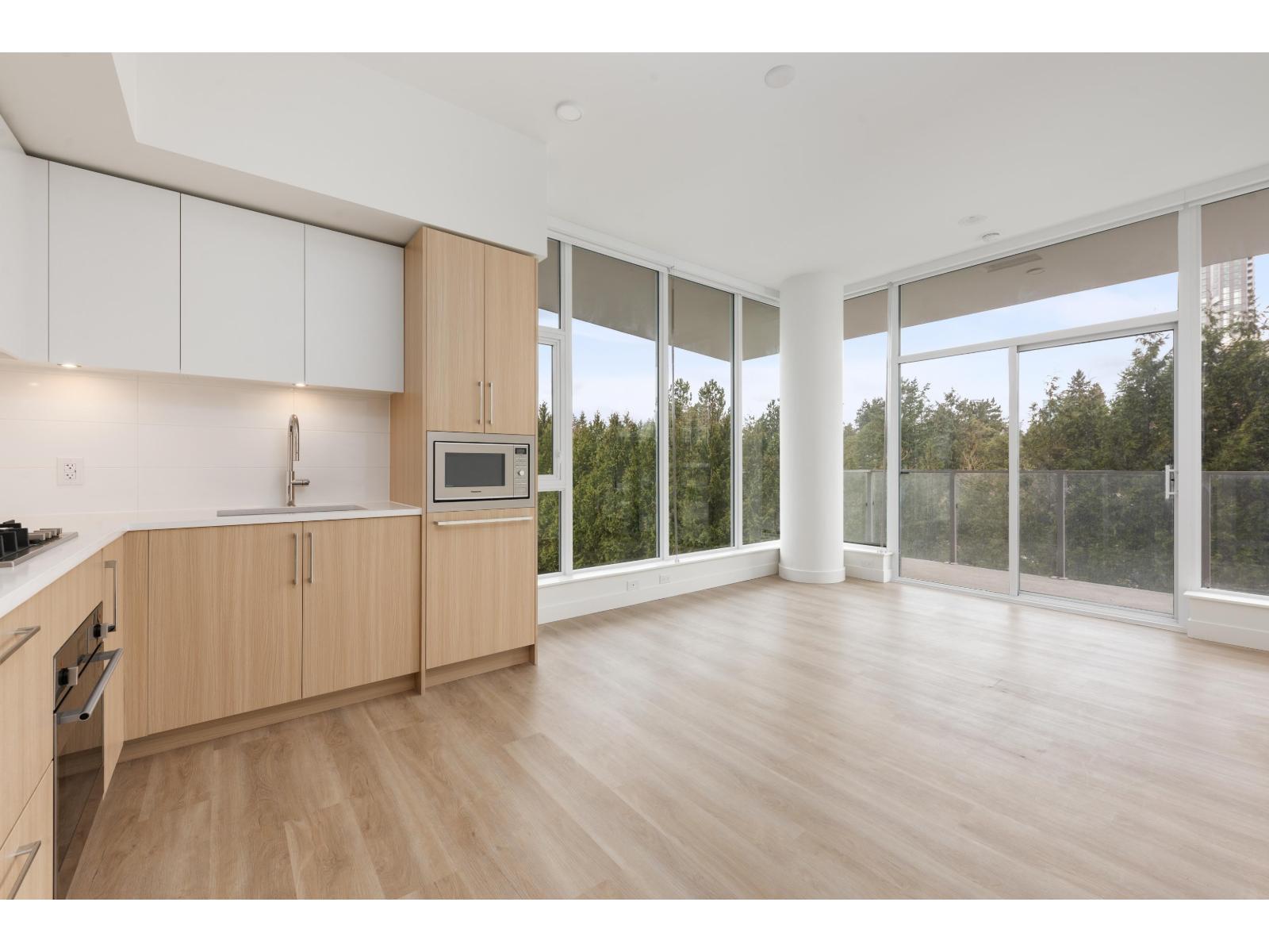 416 9675 King George Boulevard, Surrey, British Columbia  V3T 0T7 - Photo 1 - R3123757