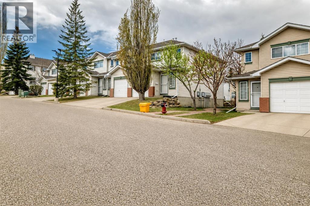 152 Country Hills Villas Nw, Calgary, Alberta  T3K 4S8 - Photo 3 - A2311228