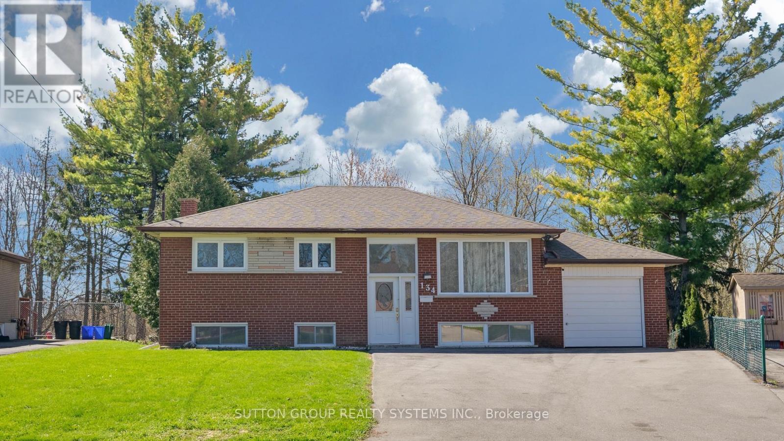 134 SUSSEX STREET, Oshawa, Ontario