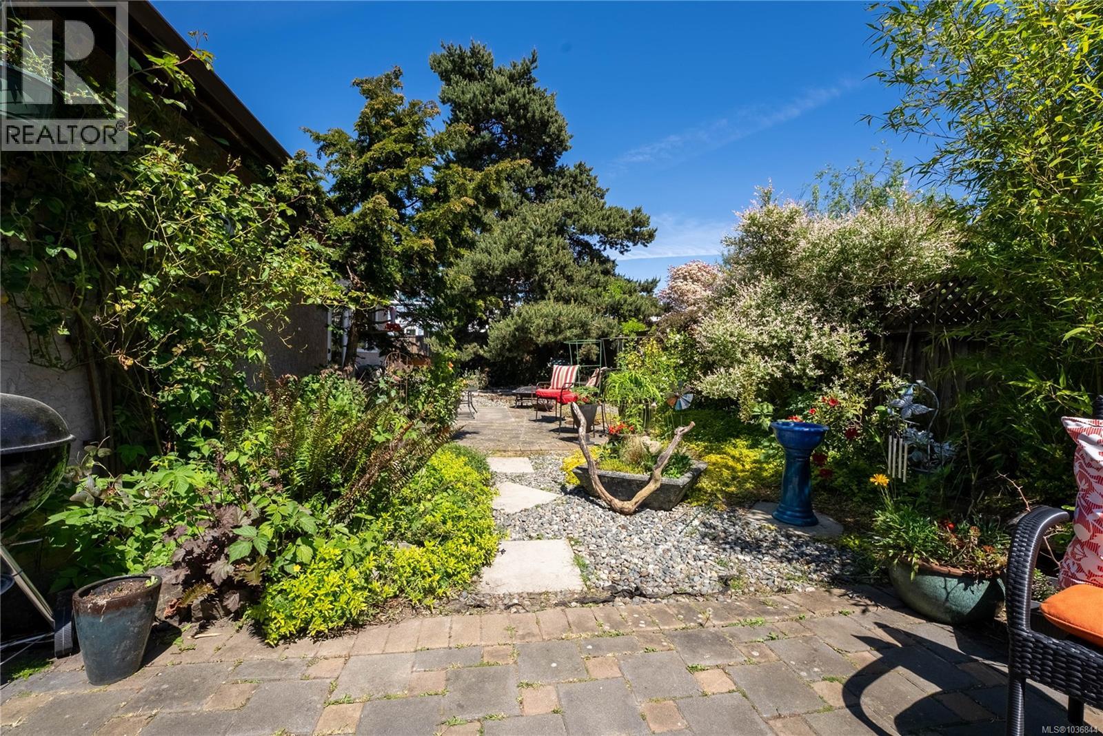 9960 Swiftsure Pl, Sidney, British Columbia  V8L 4E4 - Photo 3 - 1036844