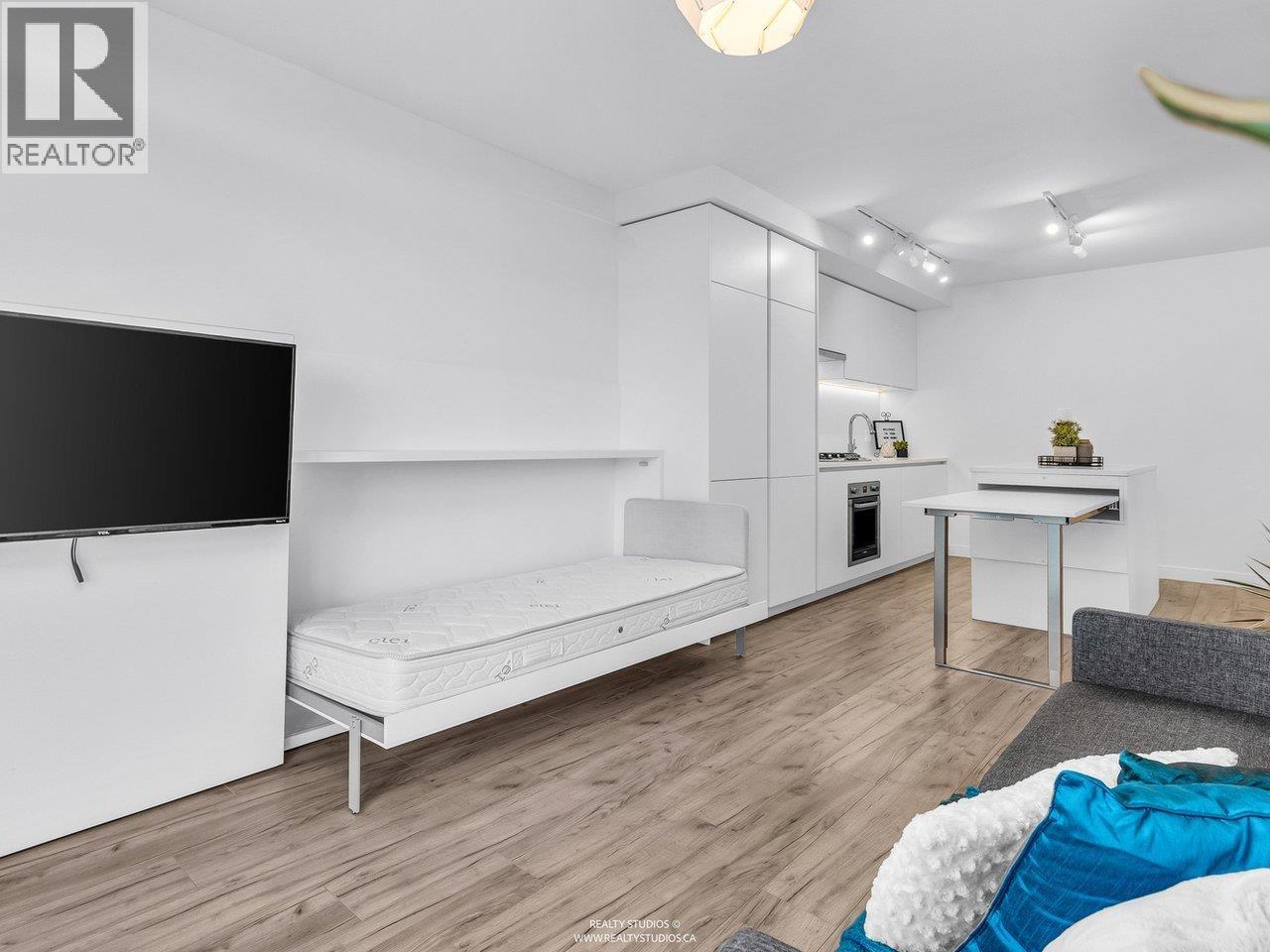 803 652 Whiting Way, Coquitlam, British Columbia  V3J 0K3 - Photo 6 - R3123712