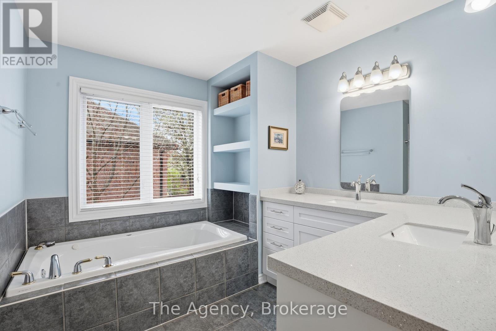 2112 Novis Way, Burlington, Ontario  L7L 6M7 - Photo 23 - W13128144