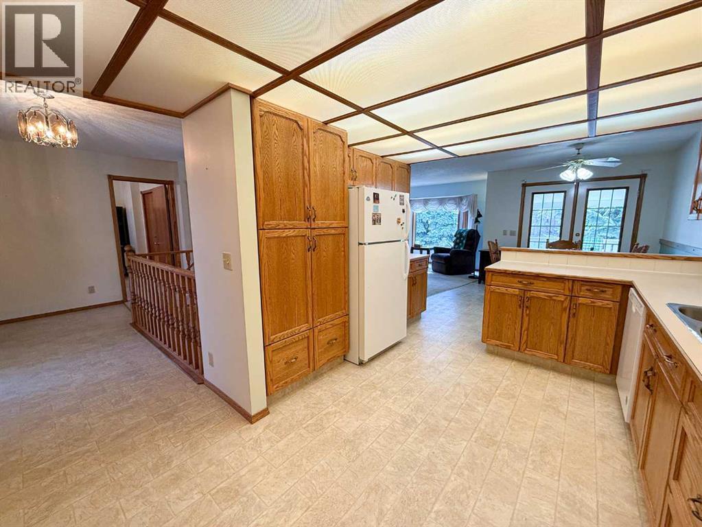 4117 Silverpark Estates Close, Olds, Alberta  T4H 1B4 - Photo 9 - A2309442