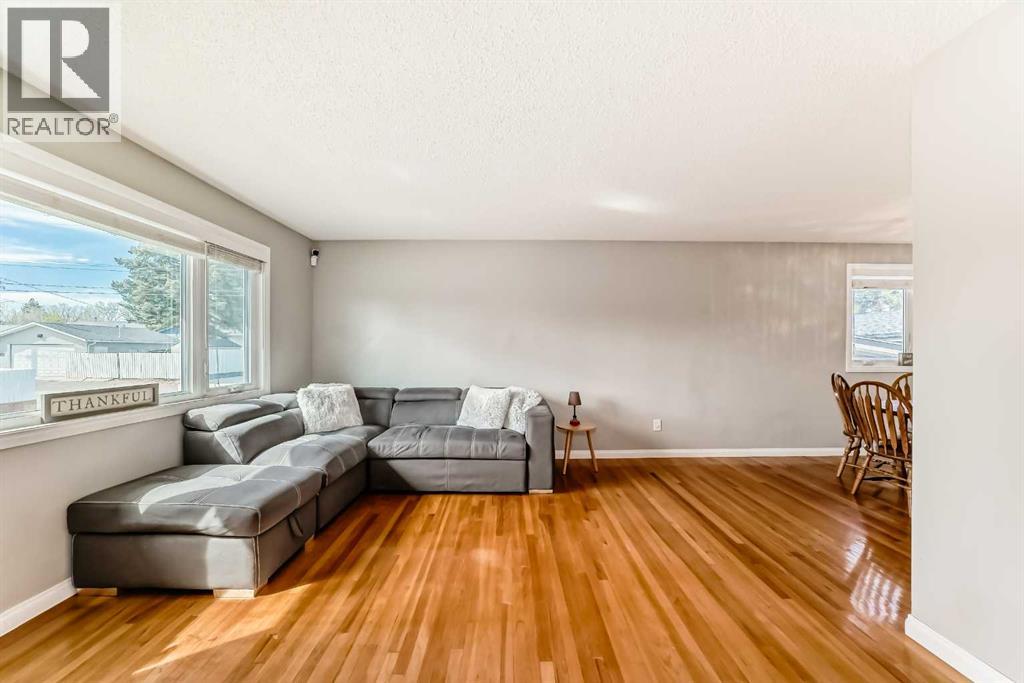 5104 Marshall Road Ne, Calgary, Alberta  T2A 2Y9 - Photo 5 - A2311084
