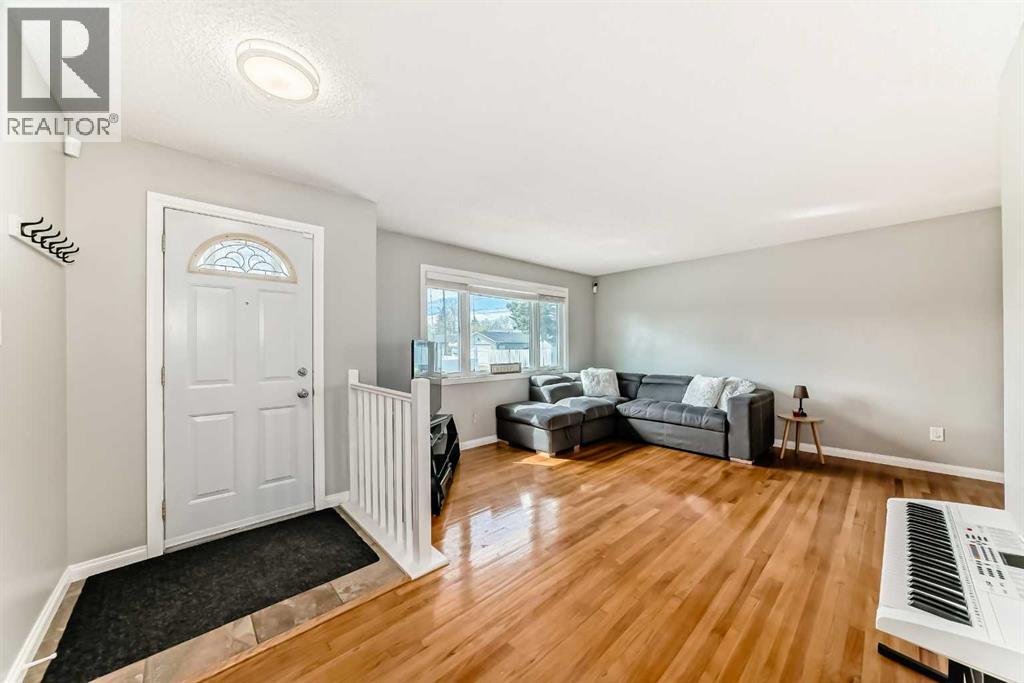 5104 Marshall Road Ne, Calgary, Alberta  T2A 2Y9 - Photo 4 - A2311084