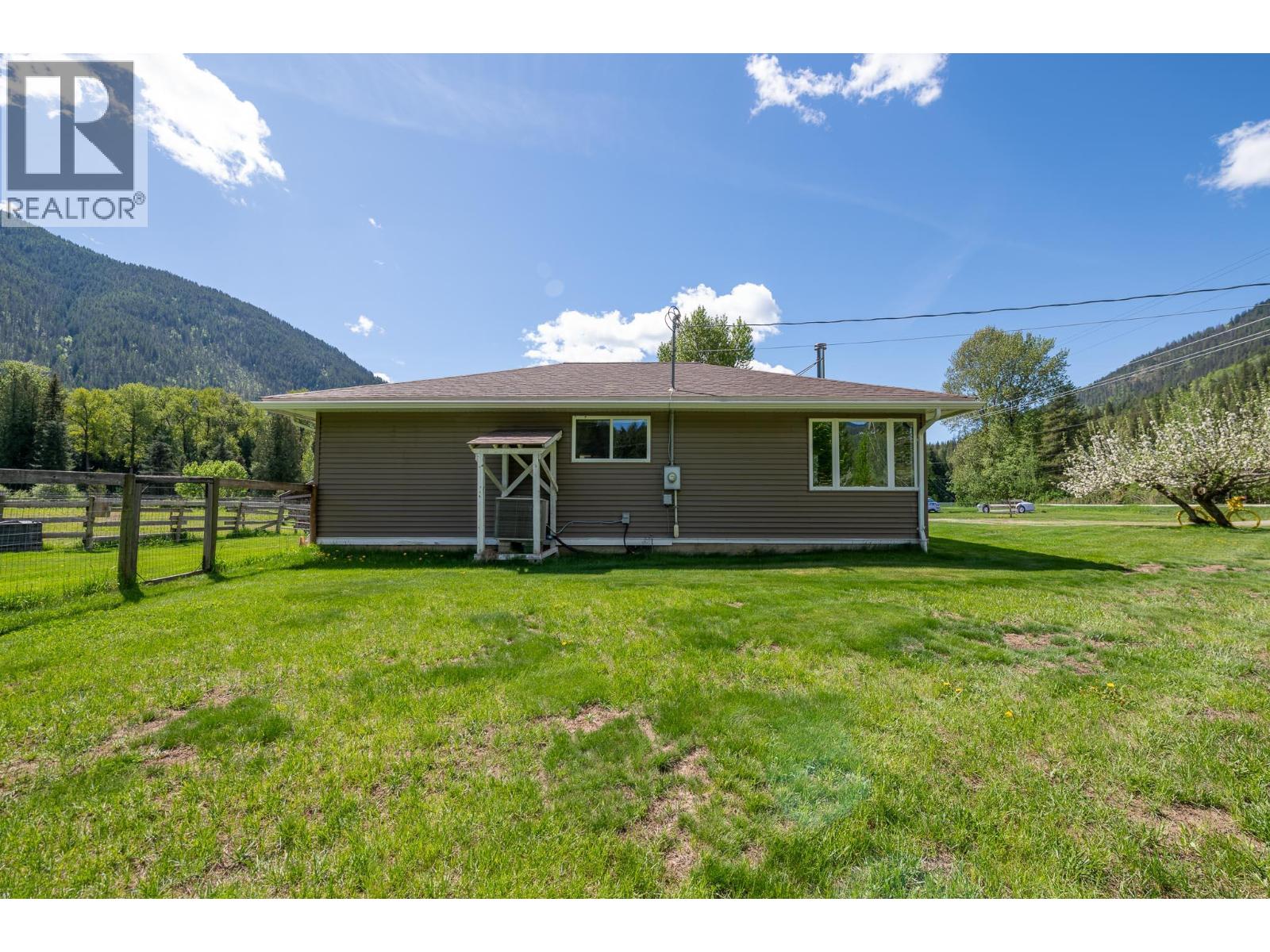 8895 Highway 6 Highway, Salmo, British Columbia  V0G 1Z0 - Photo 54 - 10387103