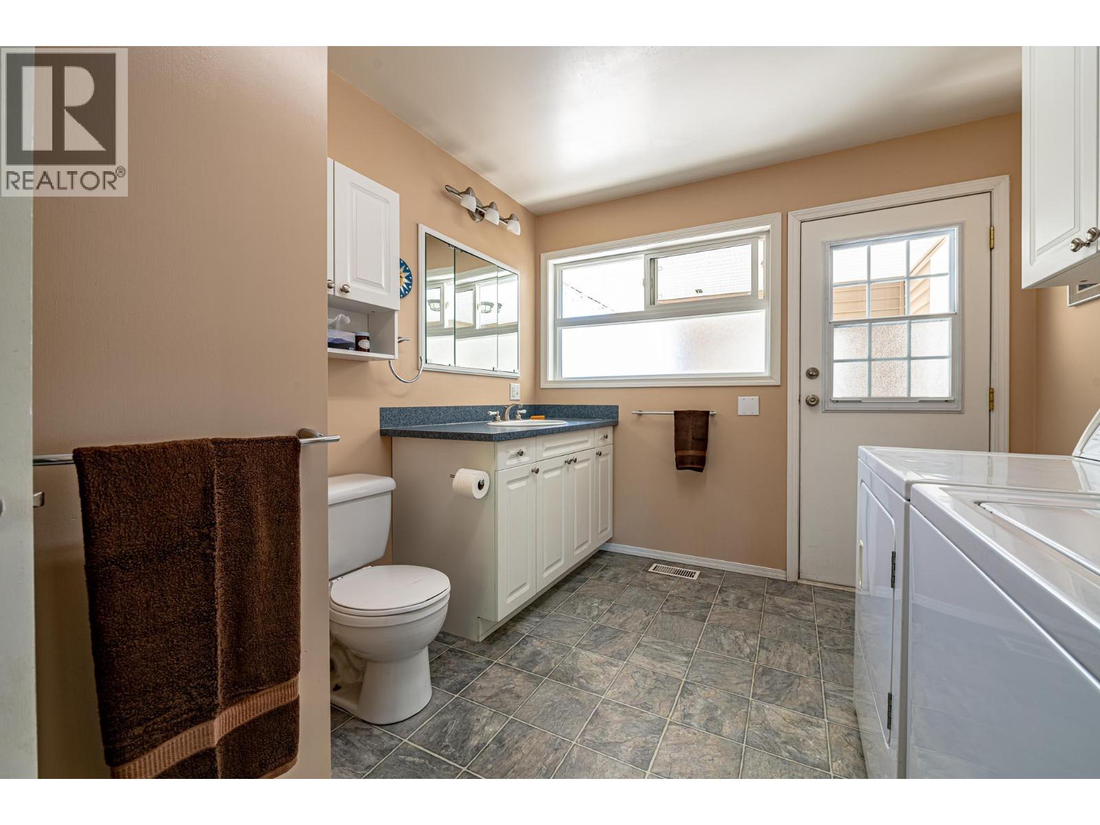8895 Highway 6 Highway, Salmo, British Columbia  V0G 1Z0 - Photo 23 - 10387103