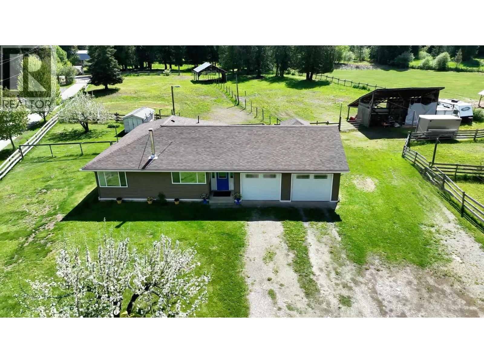 8895 Highway 6 Highway, Salmo, British Columbia