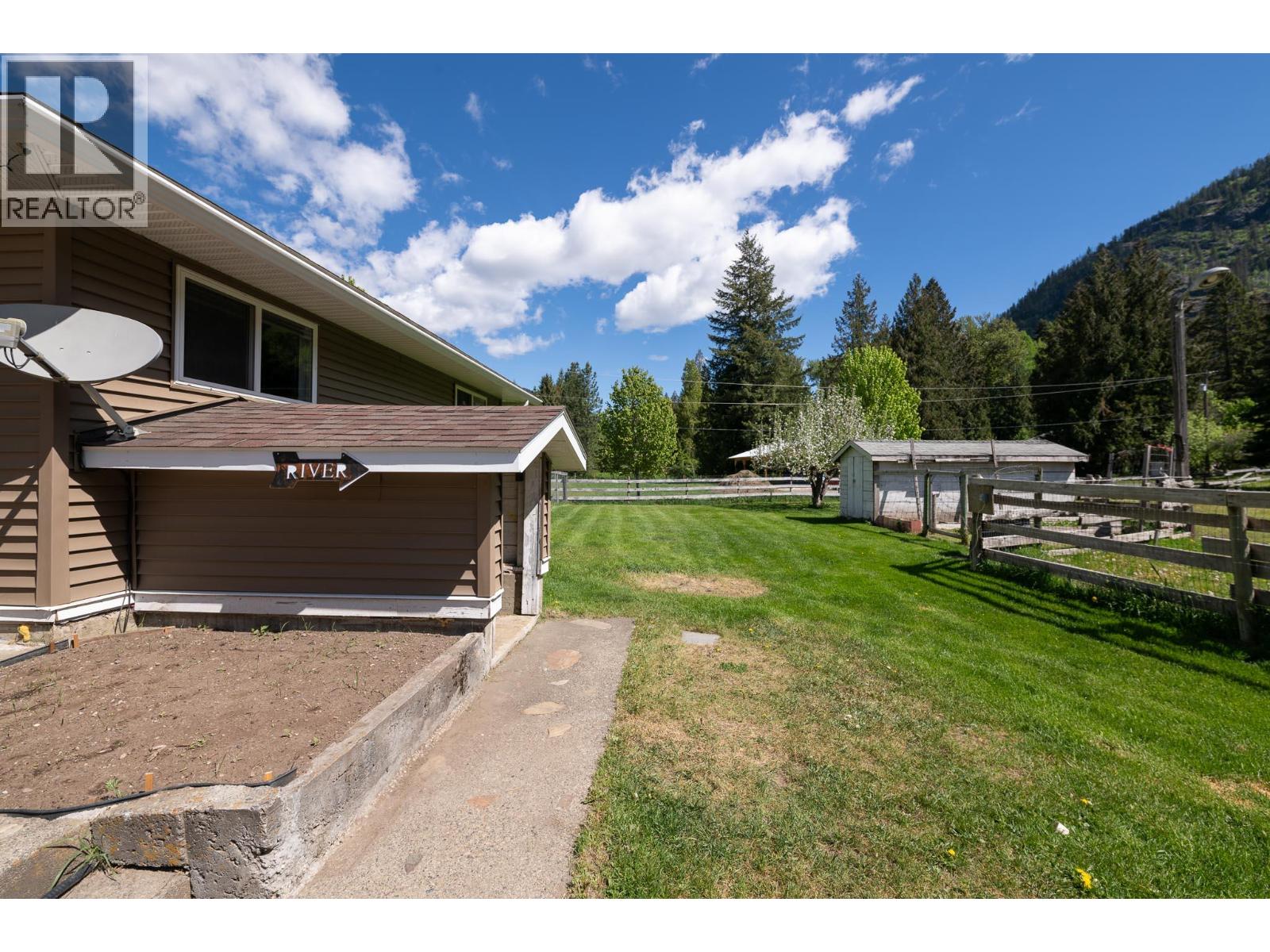 8895 Highway 6 Highway, Salmo, British Columbia  V0G 1Z0 - Photo 47 - 10387103