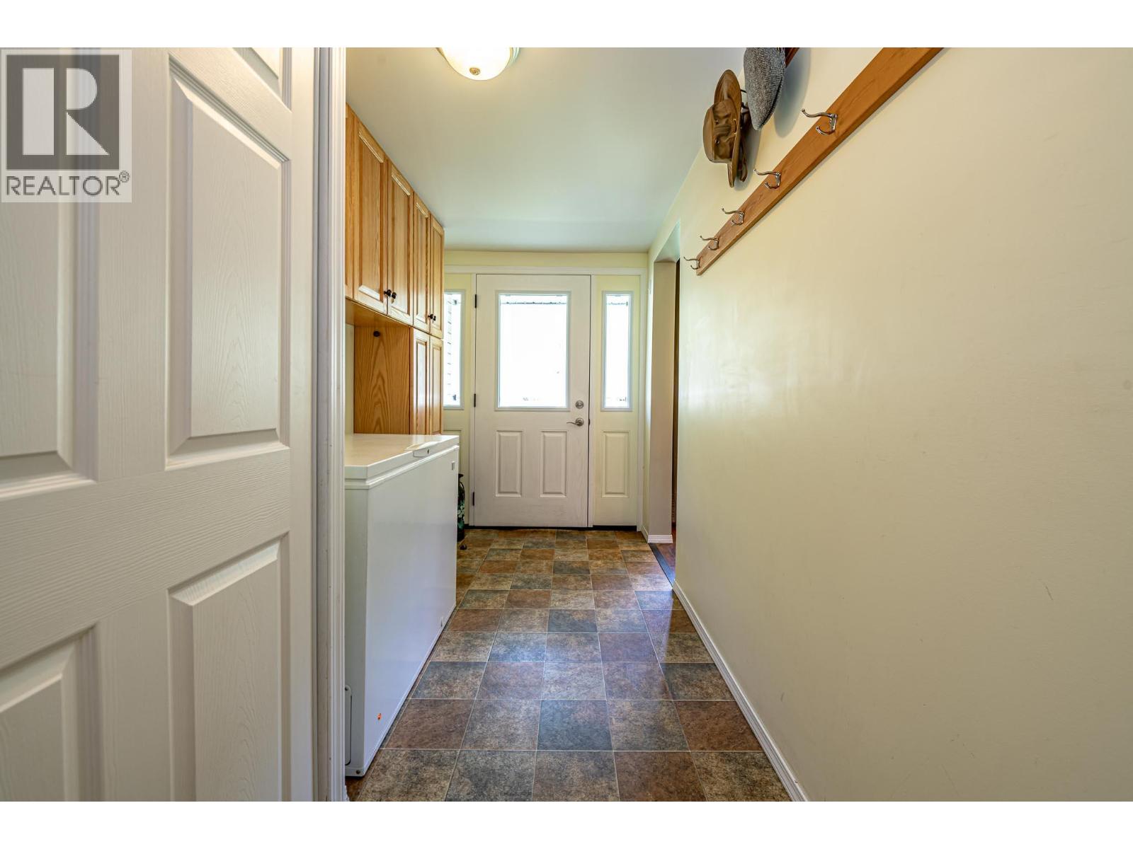 8895 Highway 6 Highway, Salmo, British Columbia  V0G 1Z0 - Photo 5 - 10387103