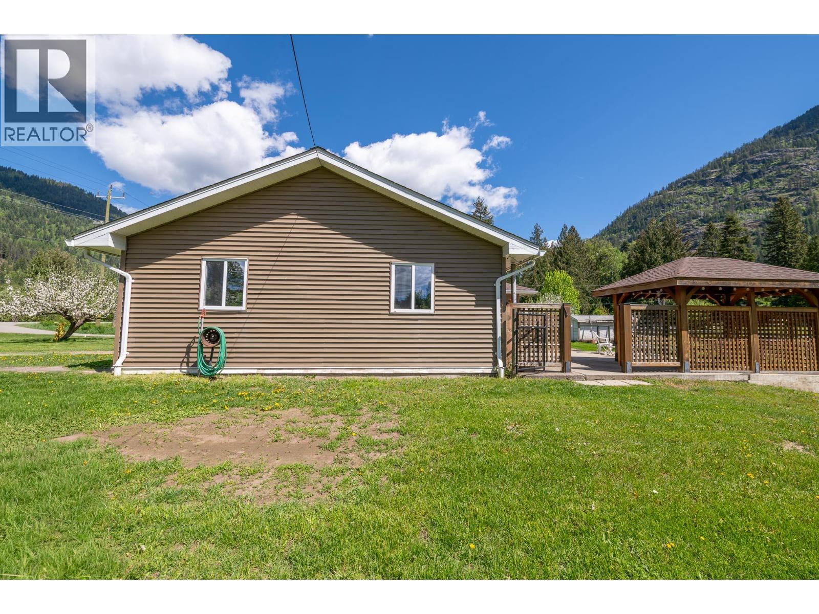 8895 Highway 6 Highway, Salmo, British Columbia  V0G 1Z0 - Photo 40 - 10387103
