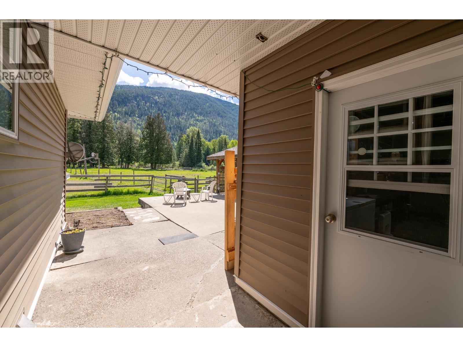 8895 Highway 6 Highway, Salmo, British Columbia  V0G 1Z0 - Photo 46 - 10387103
