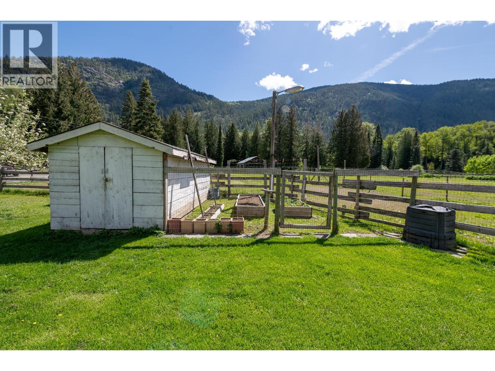8895 Highway 6 Highway, Salmo, British Columbia  V0G 1Z0 - Photo 49 - 10387103